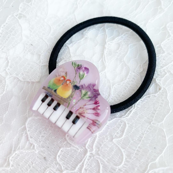 【2431】ピアノ コザクラインコちゃんのいるドライフラワー封入ヘアゴム音楽雑貨 8枚目の画像