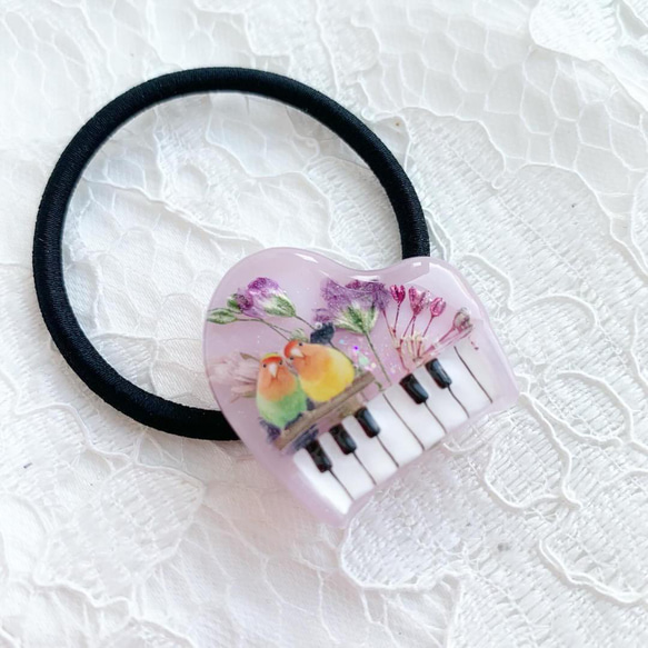 【2431】ピアノ コザクラインコちゃんのいるドライフラワー封入ヘアゴム音楽雑貨 7枚目の画像