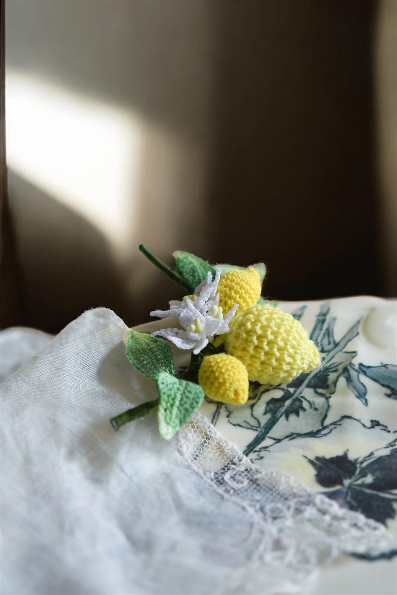 2025夏　新作【受注制作20日】ブローチ　爽やかレモン（レモンイエロー）　手編み　レース編み