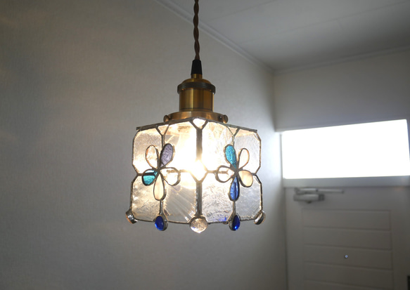 ✴︎:.。.青い花が咲くステンドグラスペンダントライト ✴︎:.｡.青い花が咲くステンドグラスペンダントライト シーリング