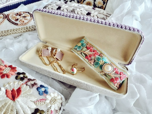 刺繍生地のボタニカルカラフルちょうちょメガネケース　  名入れ サイドブレード変更可 母の日 や敬老の日のギフト 5枚目の画像