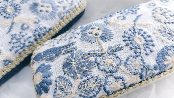 刺繍生地のボタニカル爽やかブルーメガネケース　  名入れ サイドブレード変更可 母の日や敬老の日のギフトに 2枚目の画像
