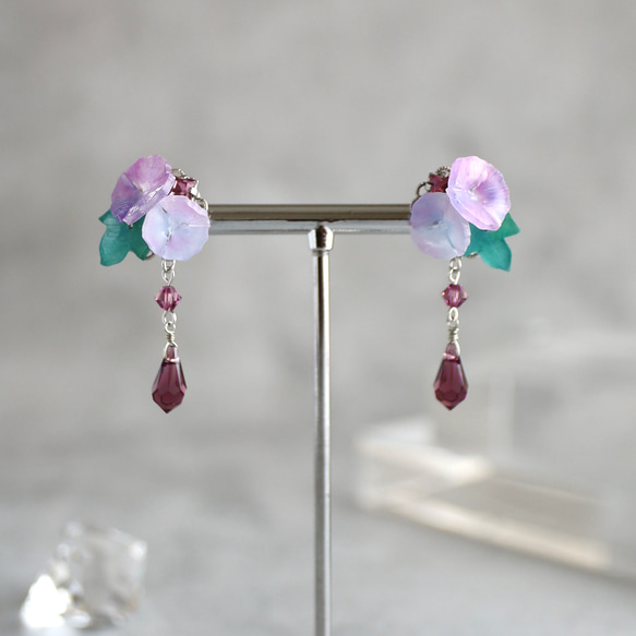 朝顔（あさがお）とビジューのピアス/イヤリング　パープル 1枚目の画像