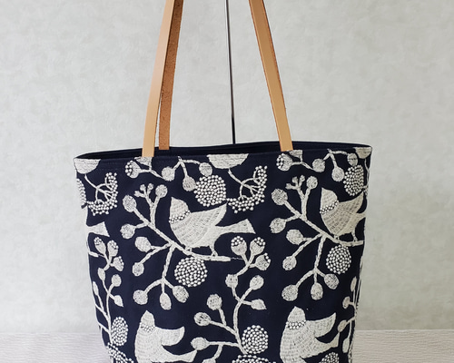 点と線模様製作所 bird garden 白×ネイビーのトート トートバッグ fu