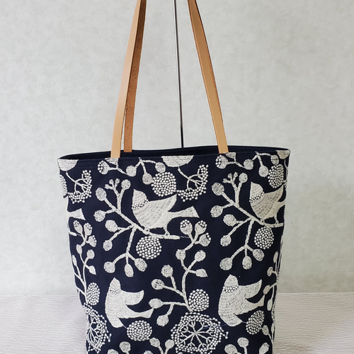 点と線模様製作所　bird garden 白×ネイビーのトート　(持ち手　共布) 点と線模様製作所 bird garden 白×ネイビーのトート トート