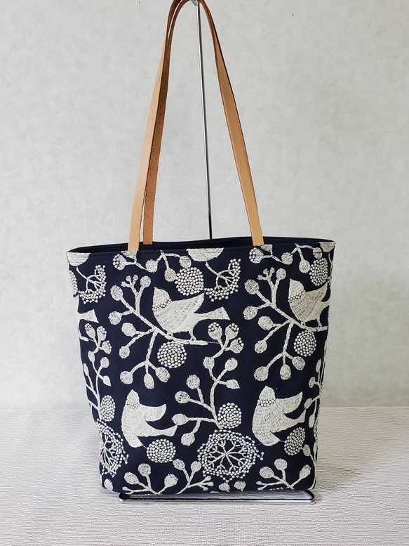 点と線模様製作所 bird garden 白×ネイビーのトート トートバッグ fu