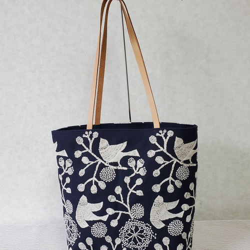 点と線模様製作所 bird garden 白×ネイビーのトート トートバッグ fu