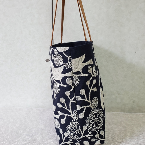 点と線模様製作所 bird garden 白×ネイビーのトート トートバッグ fu