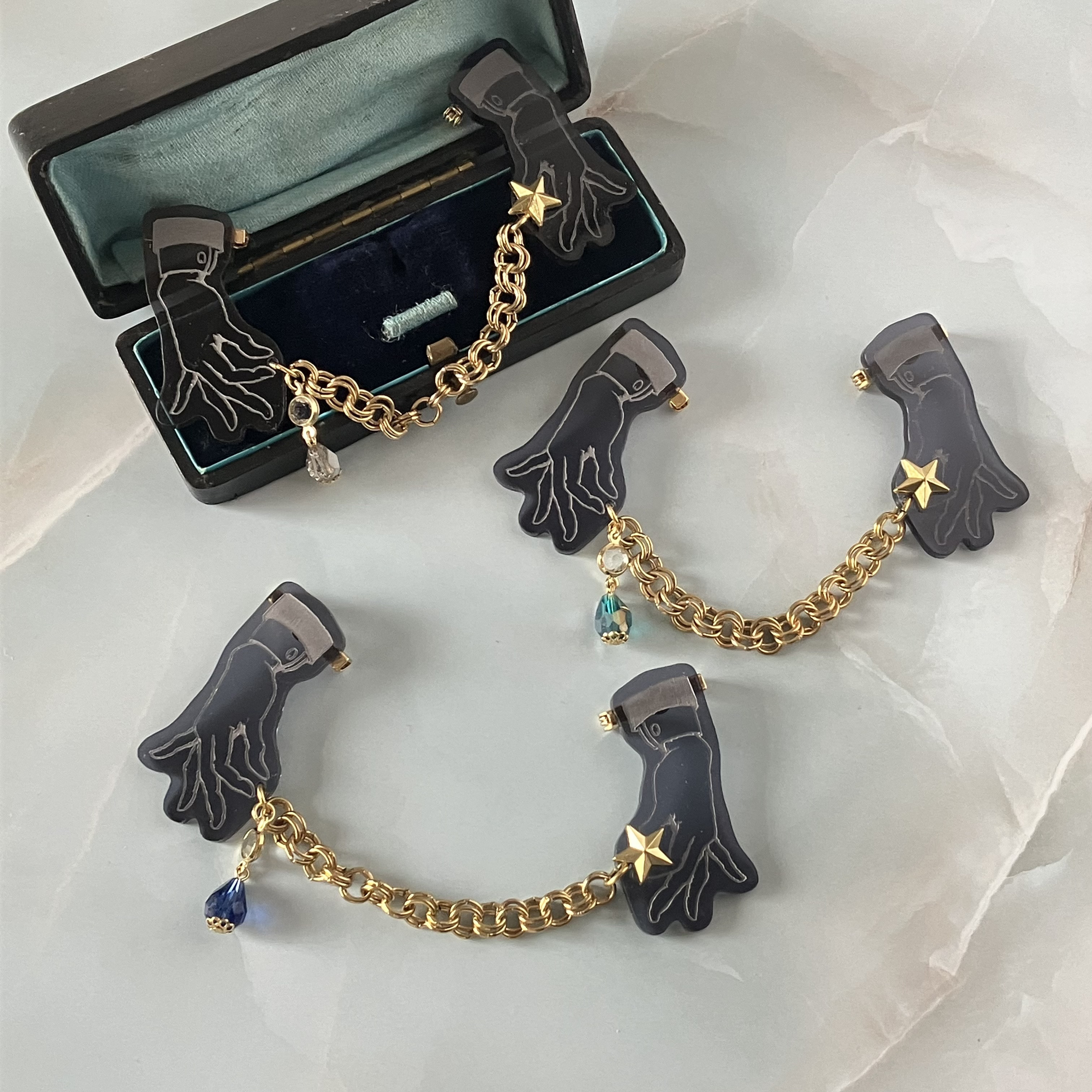 星を売る人 アクリルアクセサリー アクリルブローチ シンプルチェーンアクセサリー　個性的/黒/手 4,680円