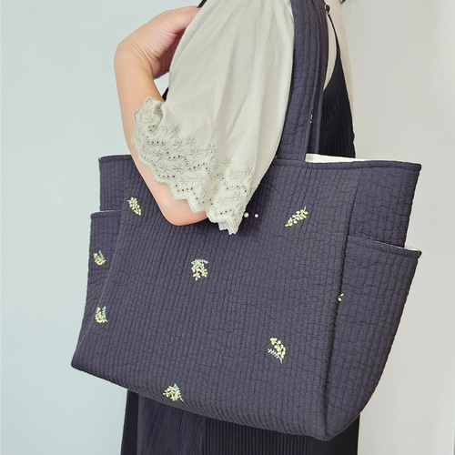 花刺繍ヌビのやさしいA4トート サイドポケット付き ヌビバッグ ♡ 底板