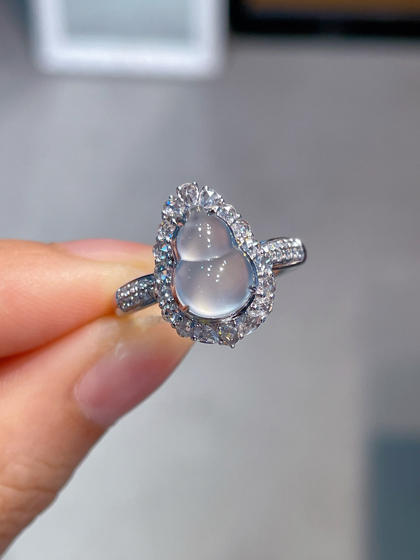 「翡翠」K18 天然氷種ヒスイ　天然ダイヤモンド　上品　忍耐　5月誕生石 本翡翠　A貨　リング 25/7/6