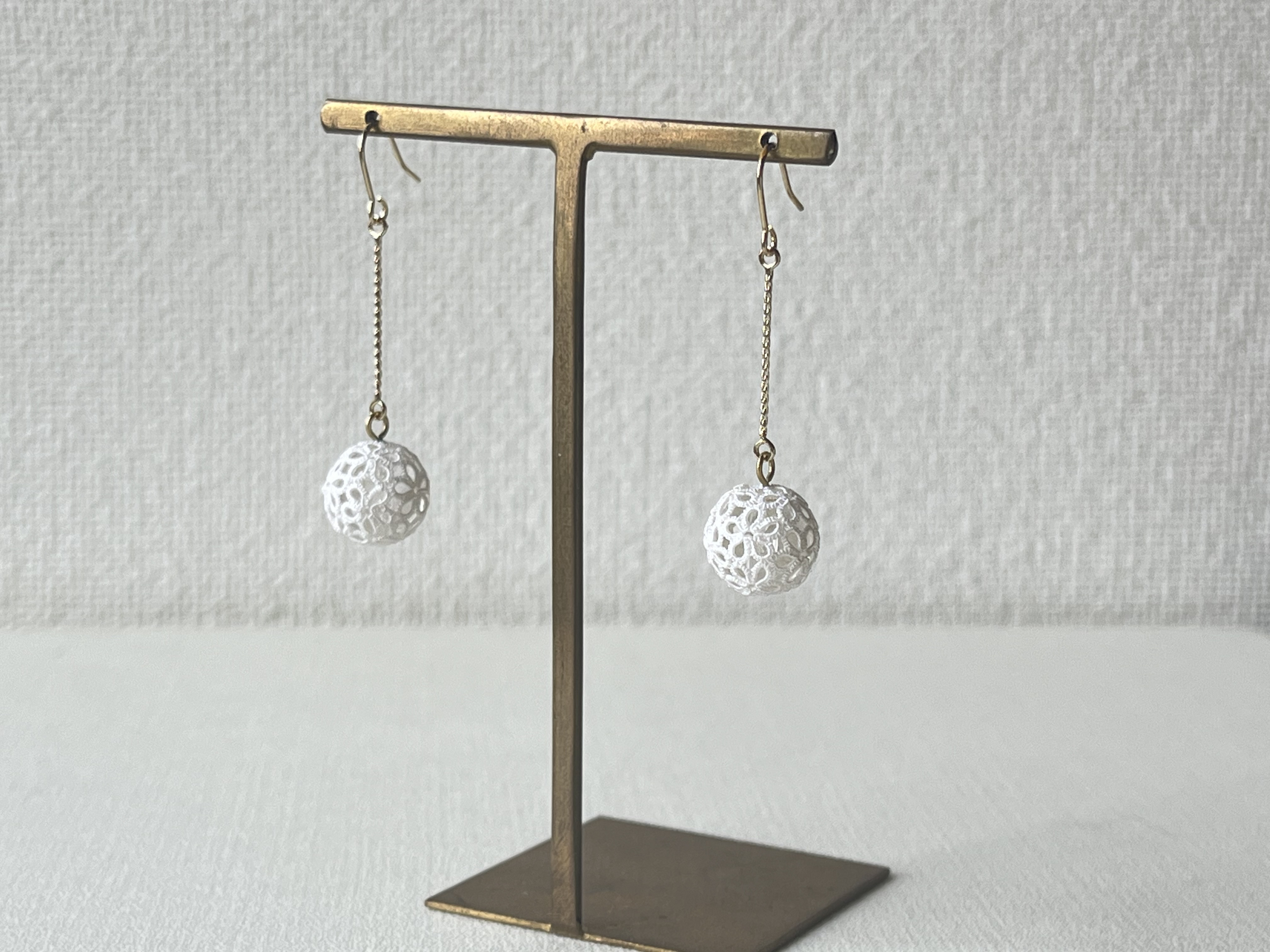 タティングレース【花まり】白/ピアス／ノンホールピアス／イヤリング
