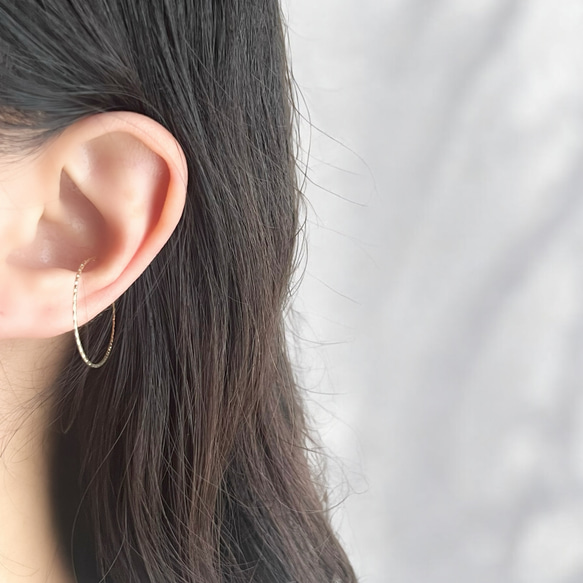 【JORIE】まるでピアス！　Mサイズ　2way 14kgf のデザインワイヤーイヤリング　イヤーカフ 2枚目の画像