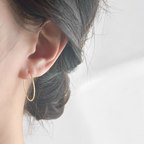 【JORIE】まるでピアス！　Mサイズ　2way 14kgf のデザインワイヤーイヤリング　イヤーカフ 1枚目の画像