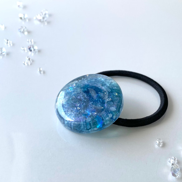 大ぶり 夏のマーブル 大人 レジン ヘアゴム ～ blue gradation ～ 3枚目の画像