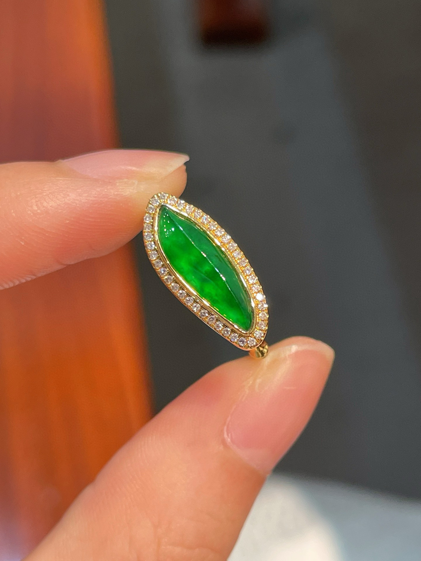 「翡翠」K18 天然ヒスイ　天然ダイヤモンド　上品　忍耐　5月誕生石 本翡翠　A貨　リング 25/7/6 陽緑