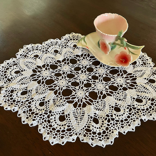 No.8『ホワイトのレース編みドイリー』テーブルクロス．ハンドメイド ハンドメイド レース編みドイリーNo.8 その他インテリア雑貨 Kazoo