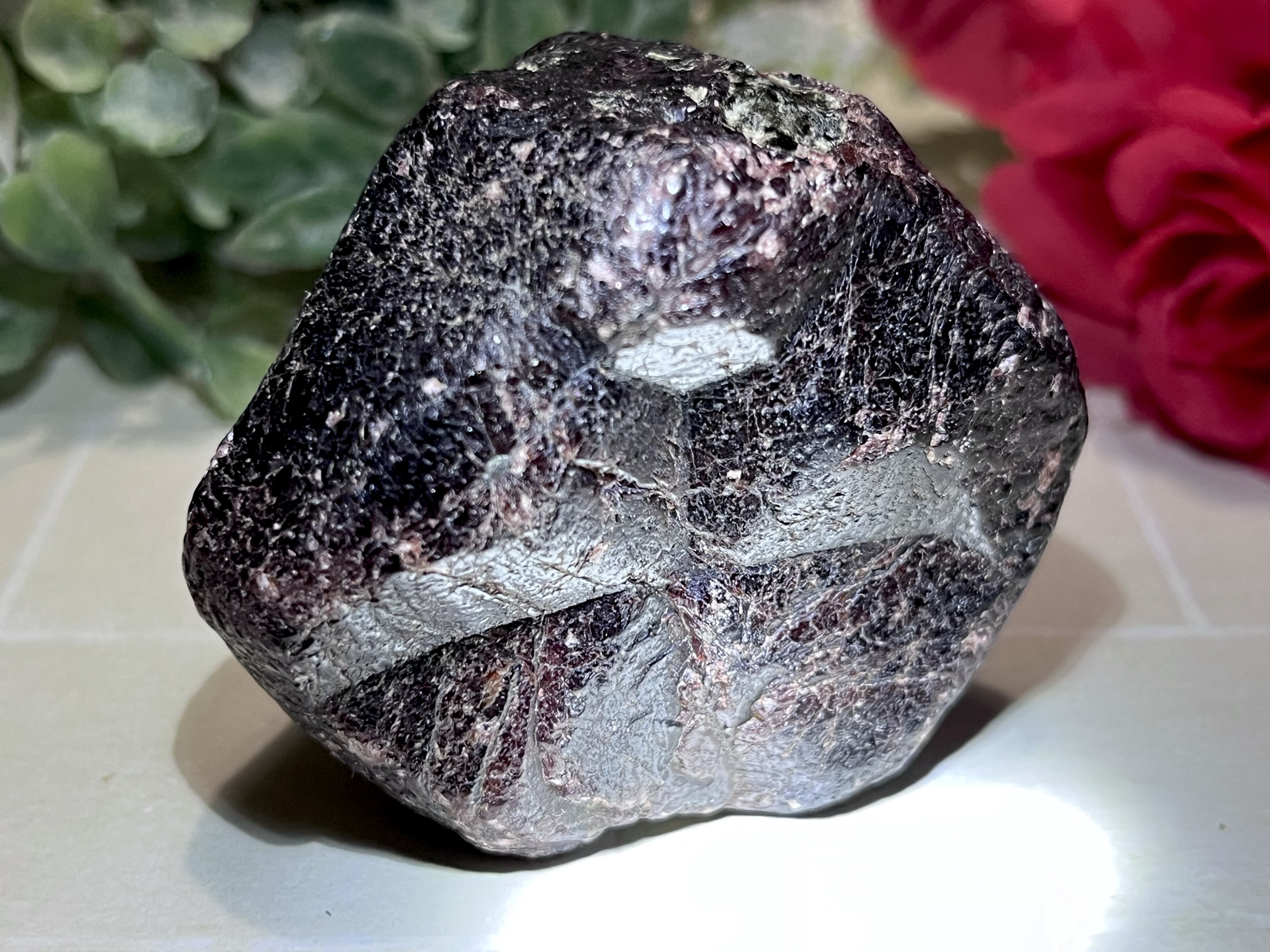 実りの象徴✨　アルマンディンガーネット  握り石　原石　タンブル