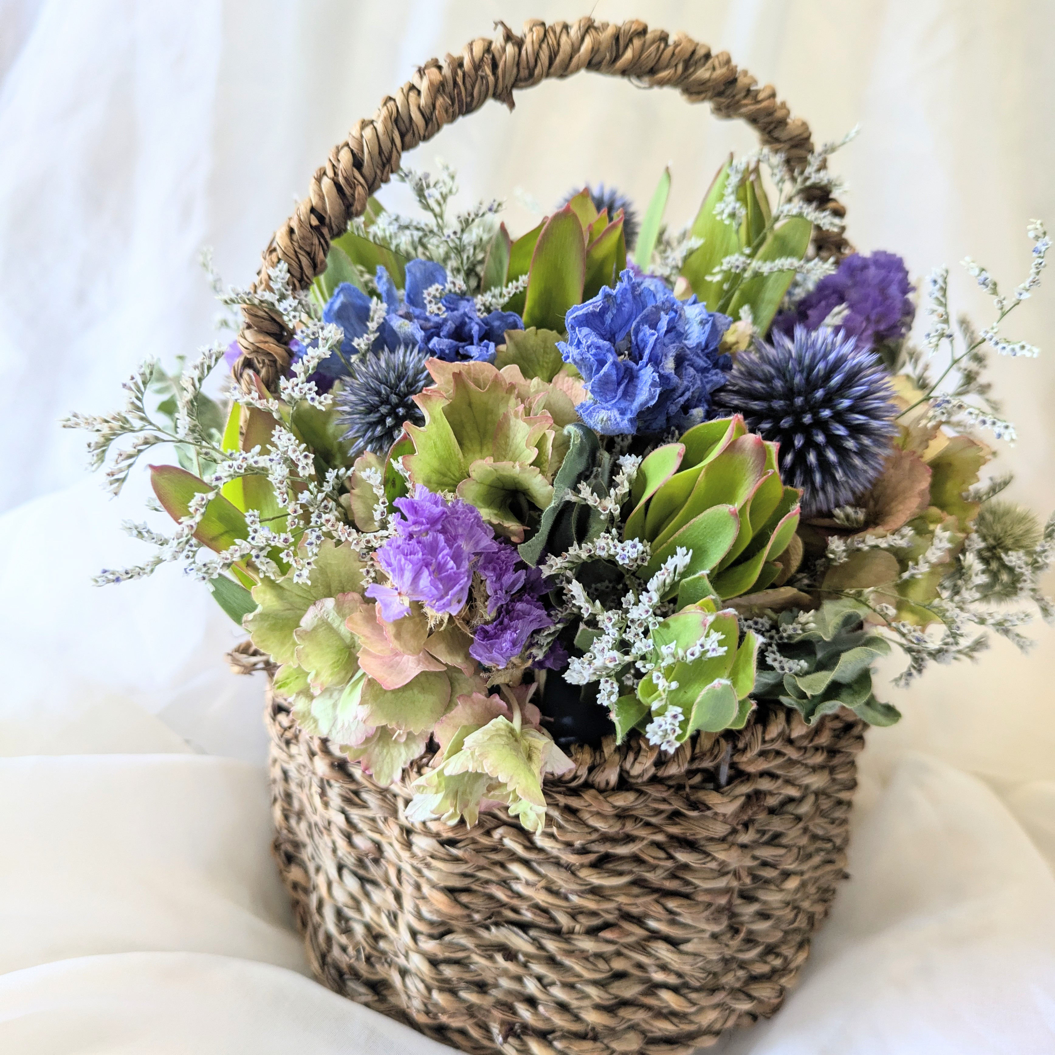 瑠璃玉アザミ　初夏のかごアレンジ母の日　インテリア　お祝い　誕生日　ギフト