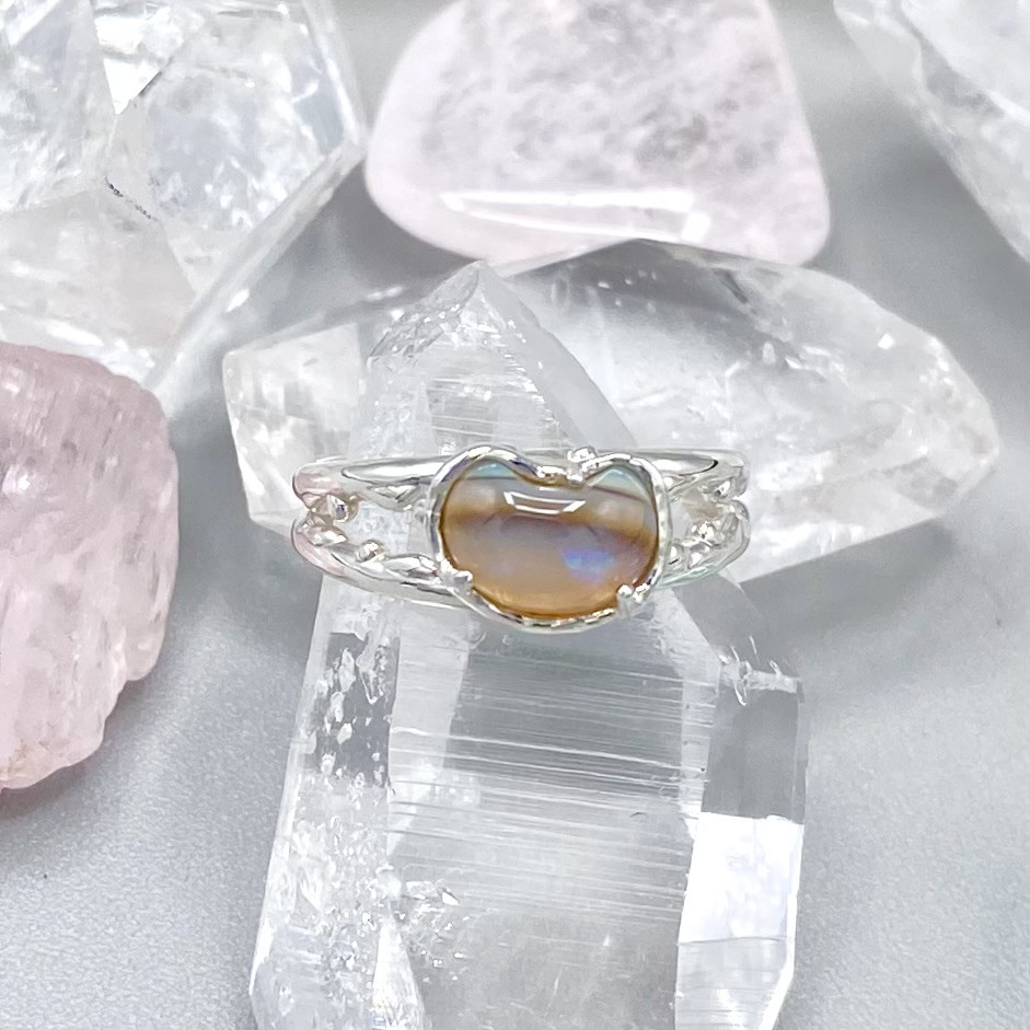 天然オパールの猫ちゃんシルバーリング☆原石から磨いた1点ものジュエリー！