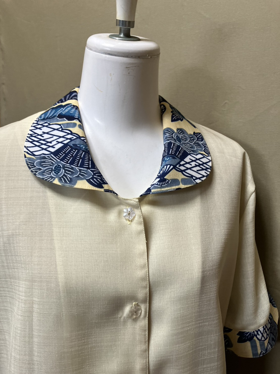 クリーム色丸えり　かりゆしウェア　レディースLL（沖縄、琉球、紅型柄、アロハ）No.181