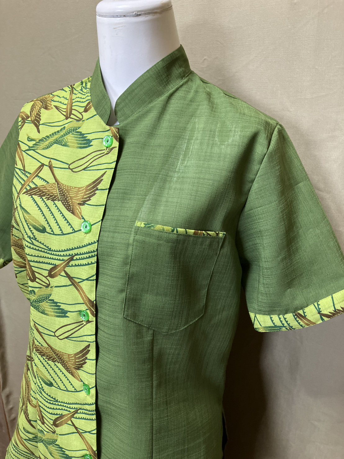 抹茶色マオカラー　かりゆしウェア　レディースM（沖縄、琉球、紅型柄、アロハ）No.182