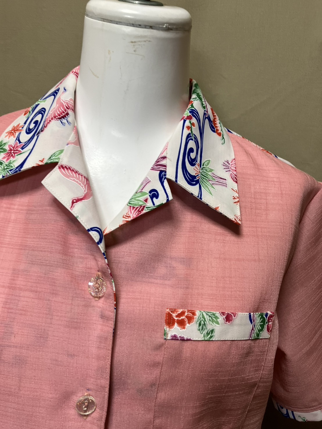 ピンクオープンカラー　かりゆしウェア　レディースM（沖縄、琉球、紅型柄、アロハ）No.186