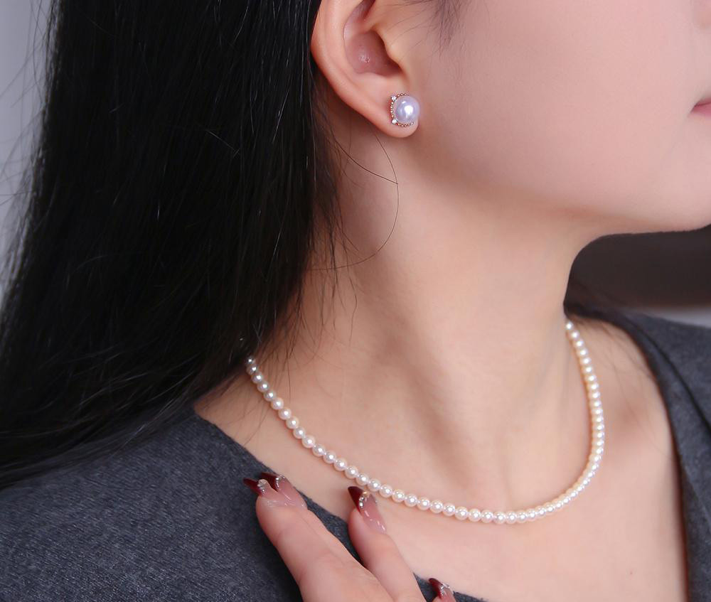 [ヘイズジュエリー] 8-9.5mm 日本製アコヤ真珠ピアス、天然ラウンド、強い光、18Kゴールド、惑星シリーズデザイン