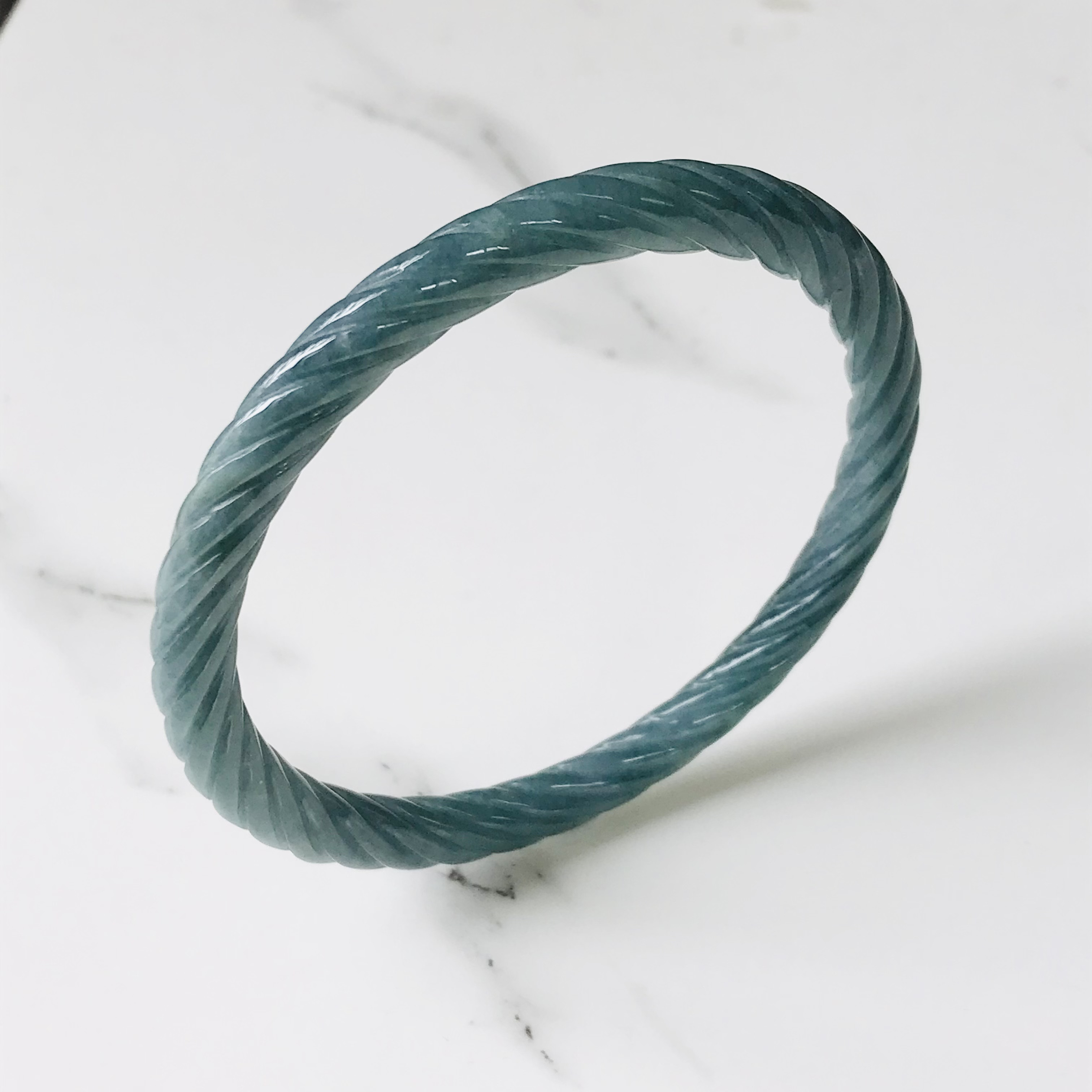 【B510-0183】ジェイド　翡翠　ヒスイ　一点もの　希少　バングル　グアテマラ産　57.9mm