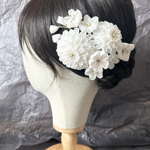 真白の花の髪飾り つまみ細工 七五三 浴衣 着物 成人式 花 髪飾り 和装