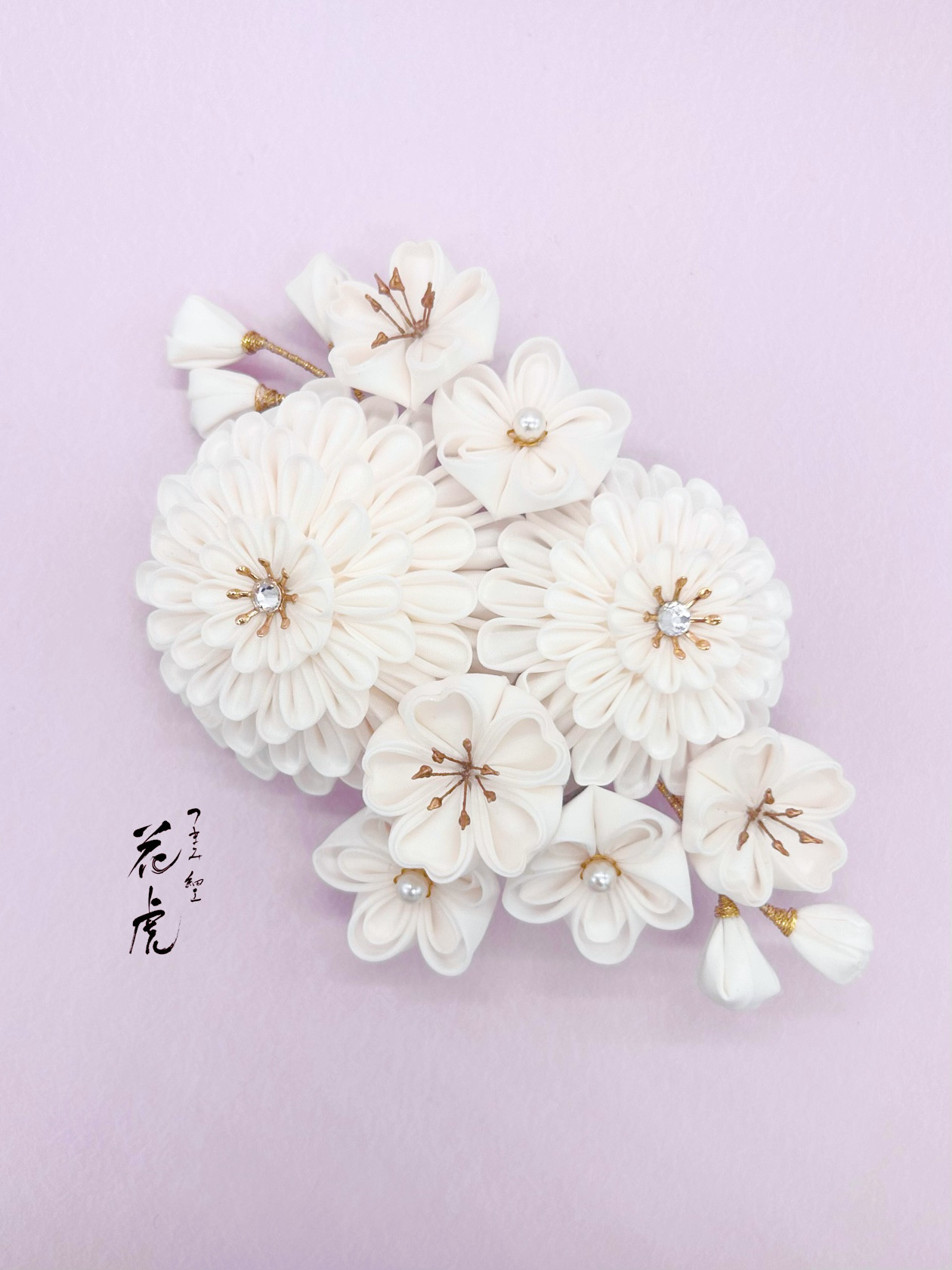 真白の花の髪飾り つまみ細工 七五三 浴衣　着物 成人式 花 髪飾り 和装　卒業式　袴　結婚式　白　ゴールド　金　白無垢