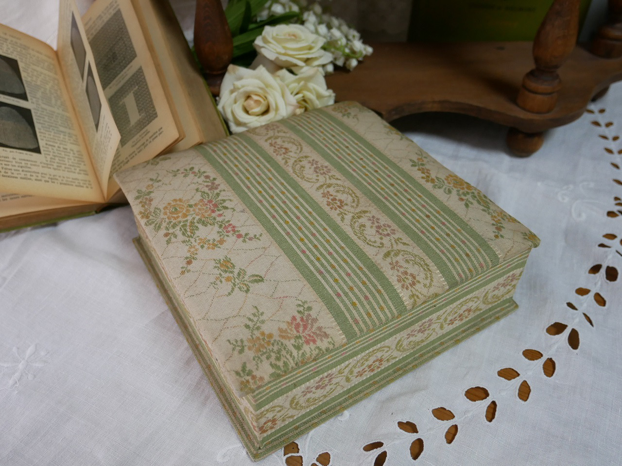 フランスアンティークカルトナージュボックス