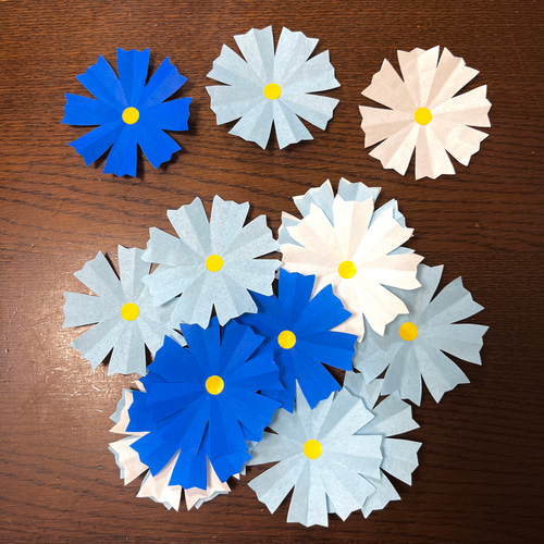 コスモス 秋桜 花 秋 青 水色 白 折り紙 壁飾り その他アート RISA