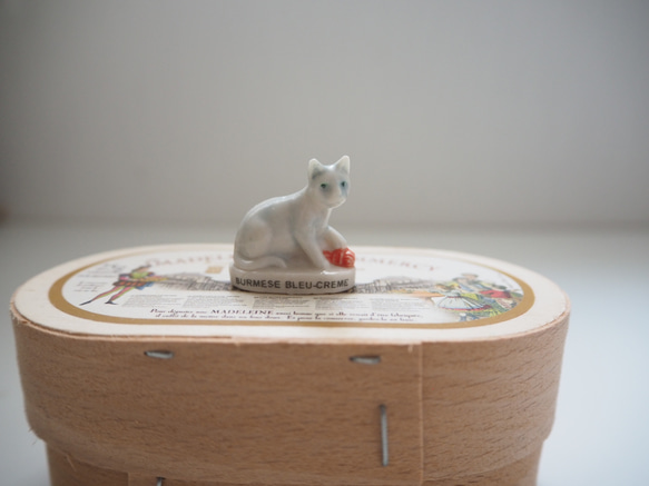 フランス フェーヴ burmese bleu creme ネコ 陶器 ミニチュア雑貨