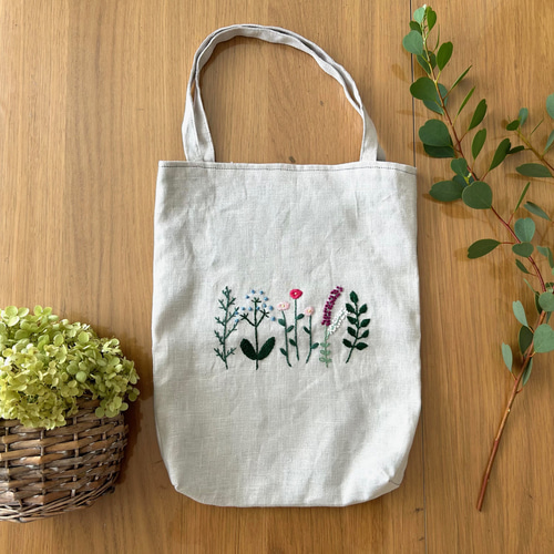 A4サイズ対応　紬　蘭のお花　リメイク　リネンコードハンドルバッグ A4サイズ 草花の刺繍がかわいいリネンのトートバッグ トートバッグ