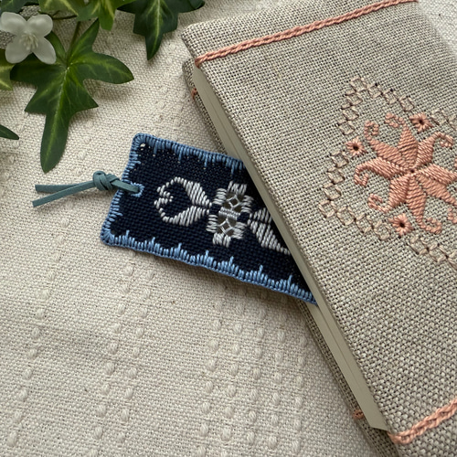 ハーダンガー刺繍のブックマーク しおり・ブックマーク Bloem van de