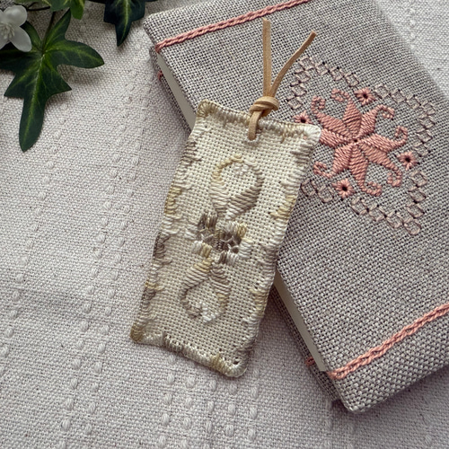 ハーダンガー刺繍のブックマーク しおり・ブックマーク Bloem van de