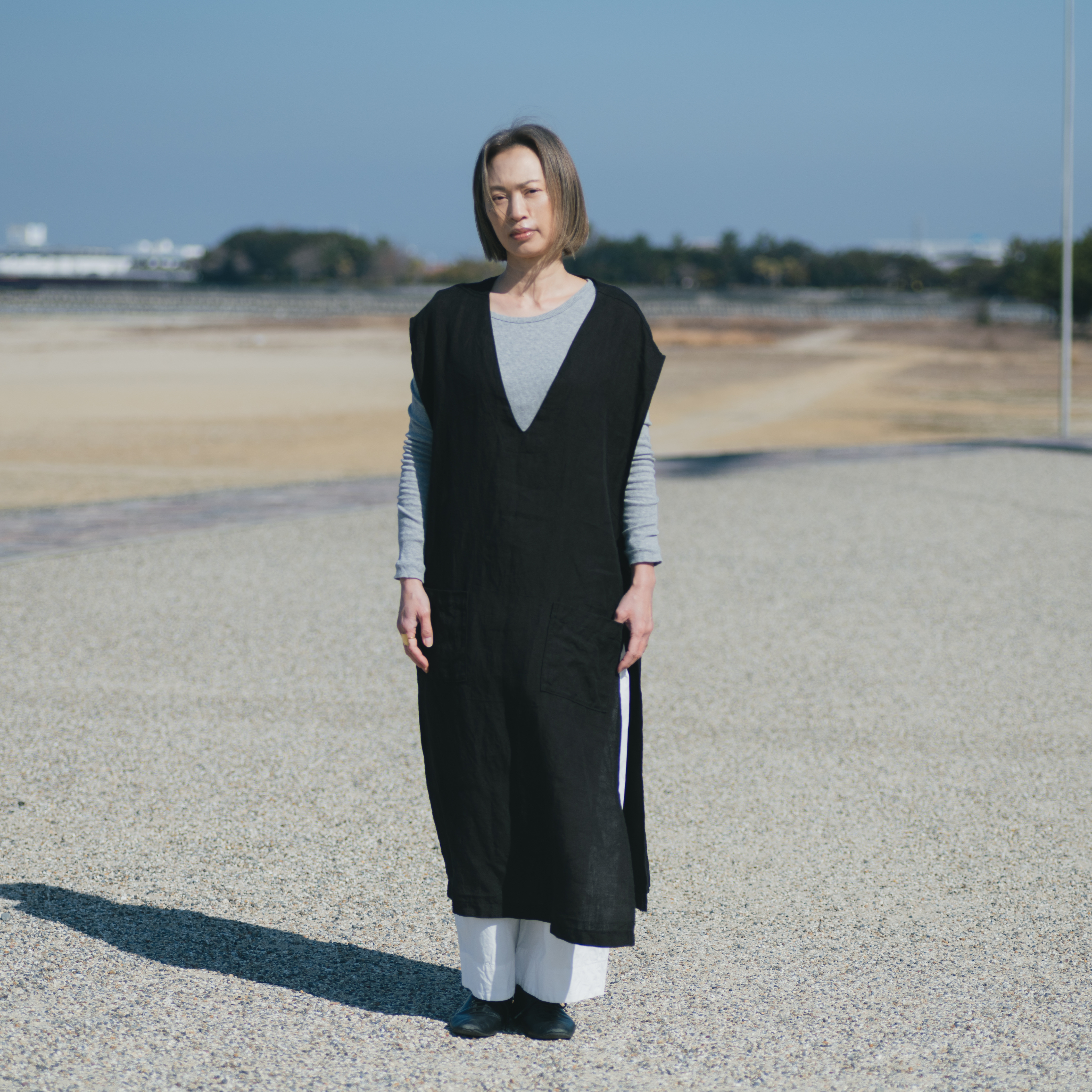 VEST apron｜リネンツイルのロングベストエプロン｜黒