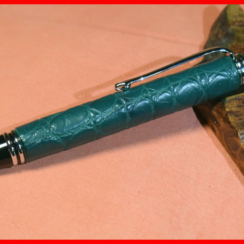革巻軸筆記具 手作りクロコダイルのボールペン (グリーン) ペン・筆記