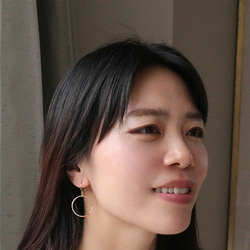 スパークル加工が美しい、大ぶり華奢フープ 9枚目の画像