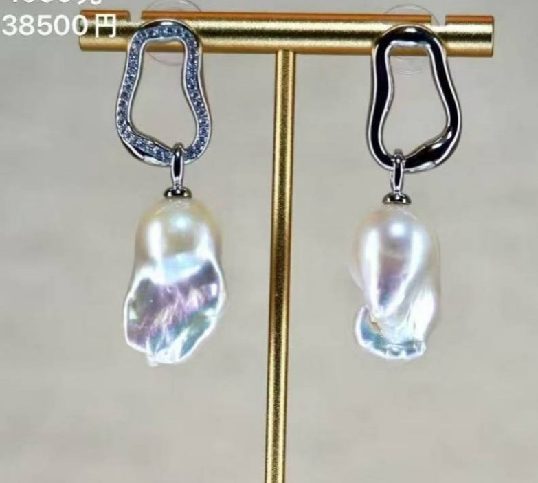 金魚真珠ピアス 27,335円