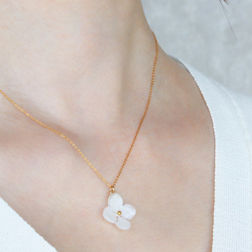 No.3161★ハンドメイド★雪白♡アナベル♡天然石♡フラワーレジンネックレス 本物のアナベルのホワイトフラワーネックレス シンプルで普段使いに