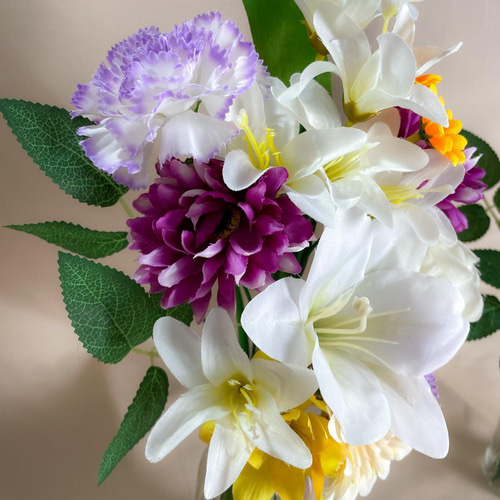 ☆仏壇用アレンジ・白百合と菊の上品な花瓶飾り☆ 一輪挿し・花瓶
