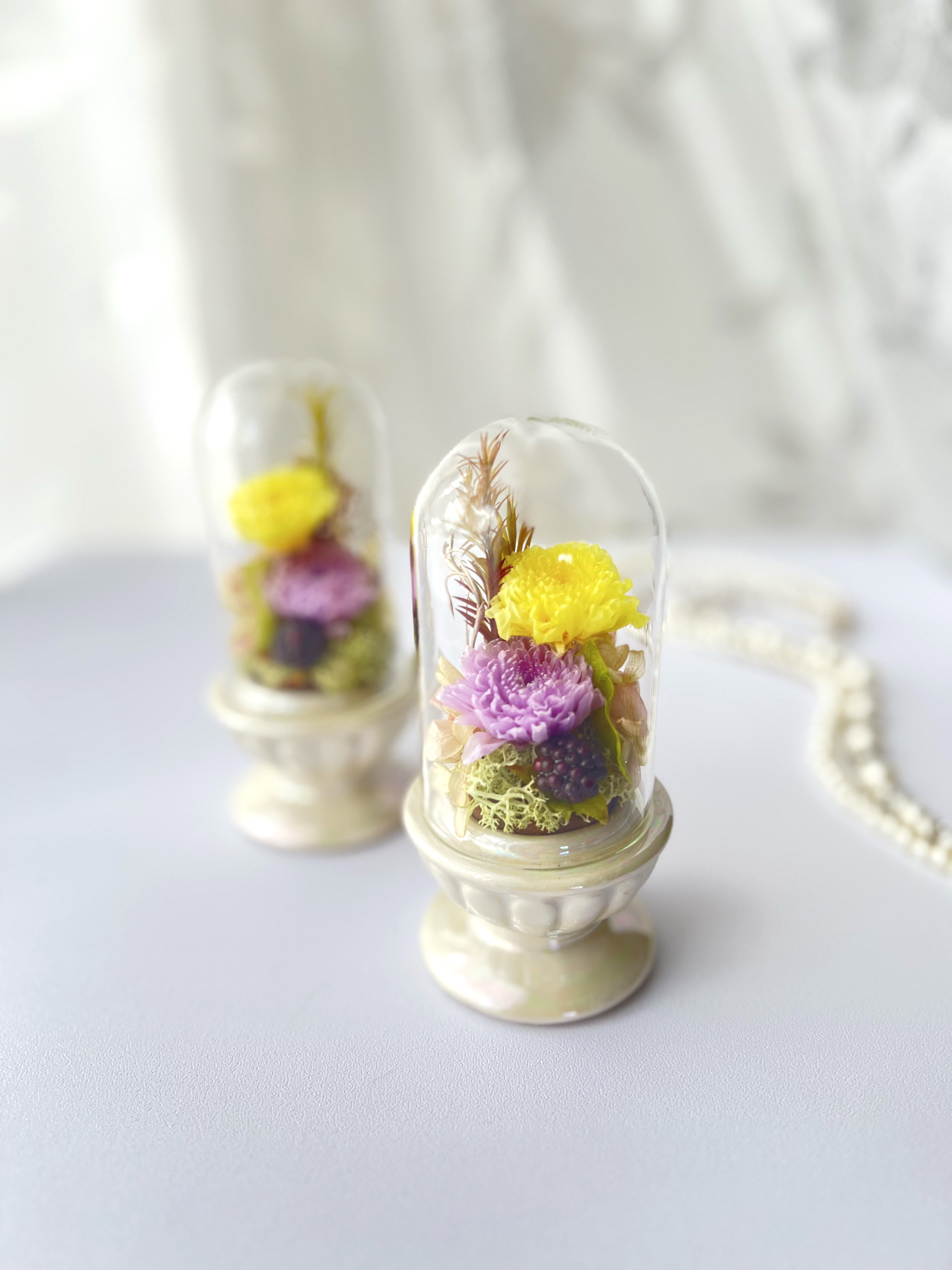 ガラスドームフラワー　お供え花　1対（2個セット）仏花プリザーブドフラワー【ホワイト】