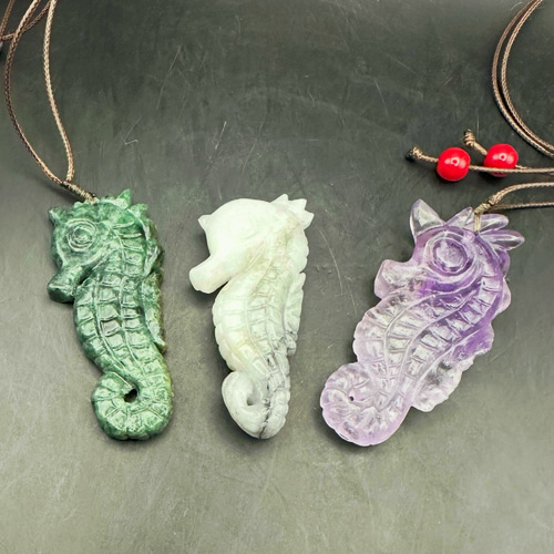 売約済み 2025.7.8神使いタツノオトシゴ ミャンマー翡翠 ネックレス