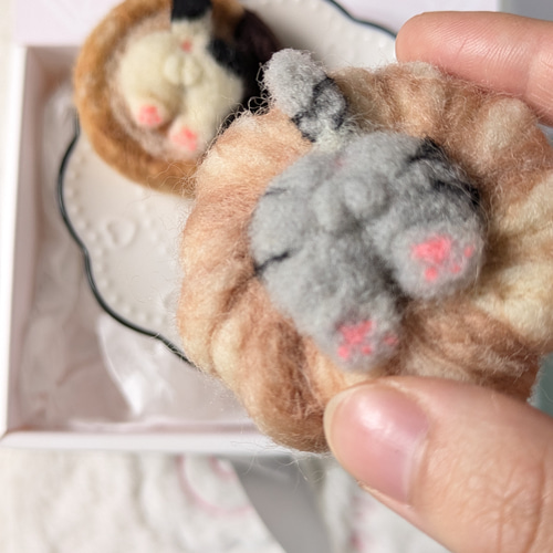 羊毛フェルト ネコ キーホルダー ハンドメイド プレミアムなネコ