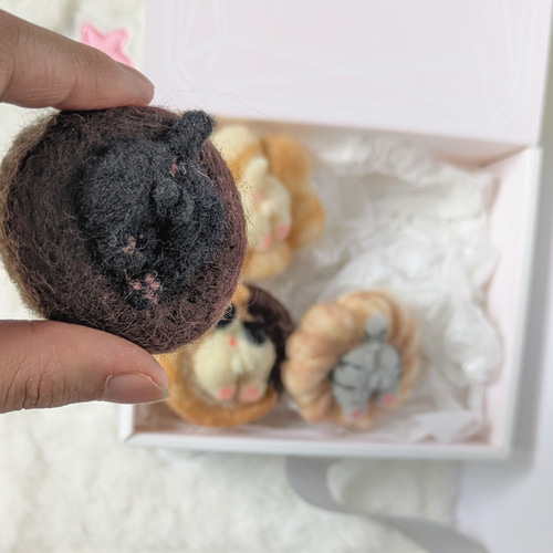 羊毛フェルト ネコ キーホルダー ハンドメイド プレミアムなネコ