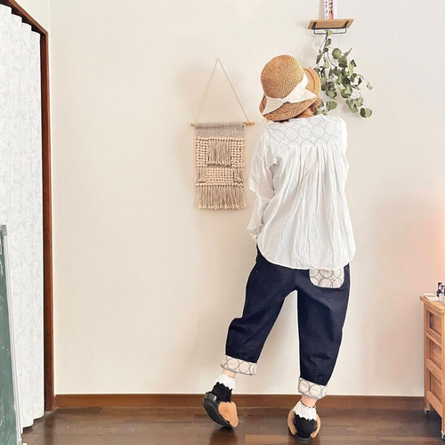 ミナペルホネン「tambourine」切替デザインのナチュラルパンツ／裾