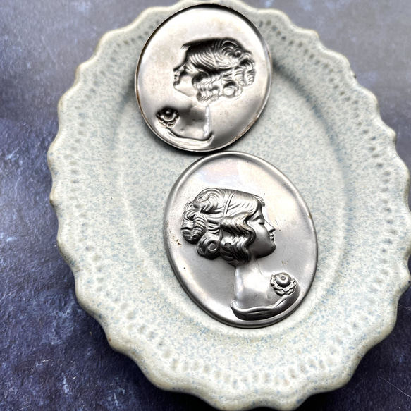 【1個】ヴィンテージメタルカメオ＊アンティークシルバー 4枚目の画像