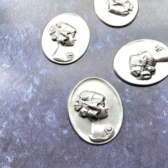 【1個】ヴィンテージメタルカメオ＊アンティークシルバー 3枚目の画像